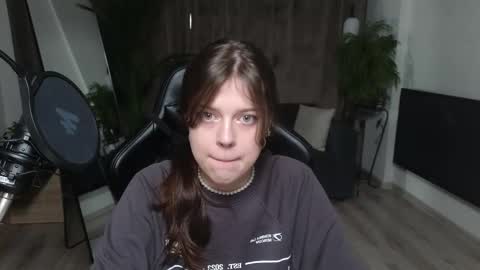 esteria online show from October 2025 06:41:01 PM