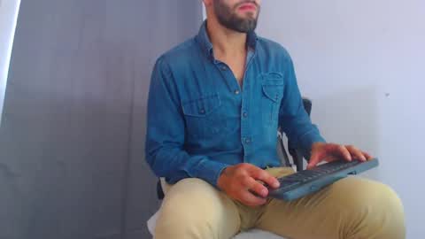 Snapshot of esteban7984068 chatting on January 2025 09:04:02 PM esteban online show from January 2025 09:04:02 PM