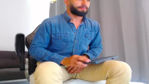 Snapshot of esteban7984068 chatting on November 2025 04:51:01 PM esteban online show from November 2025 04:51:01 PM