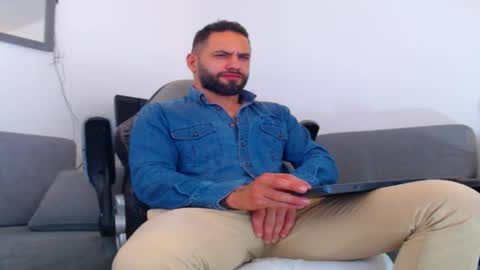 Snapshot of esteban7984068 chatting on December 2025 04:35:02 PM esteban online show from December 2025 04:35:02 PM