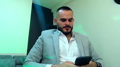 Esteban Fernandez online show from December 2025 04:18:02 AM