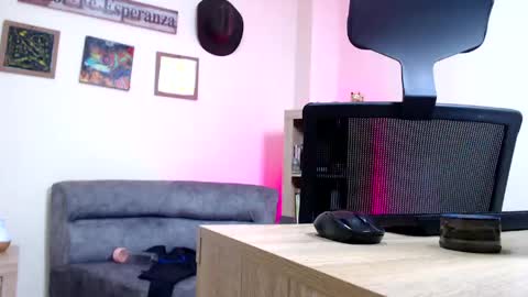 Esteban Fernandez online show from May 2026 06:39:01 PM