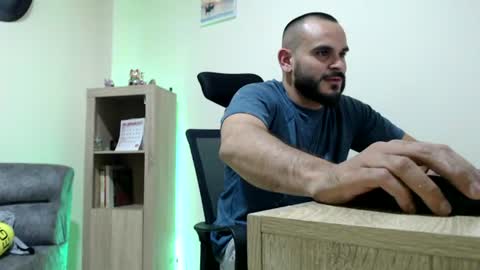 Esteban Fernandez online show from July 2026 04:04:01 AM