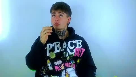 Esteban independent model online show from March 2025 03:18:02 PM