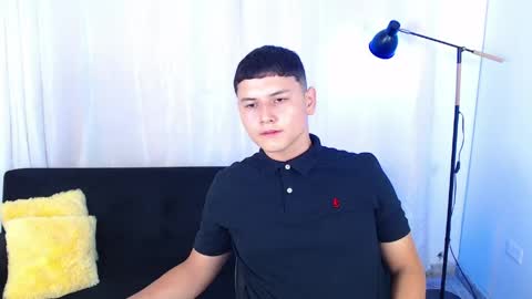estebancum18 online show from May 2026 01:18:02 PM