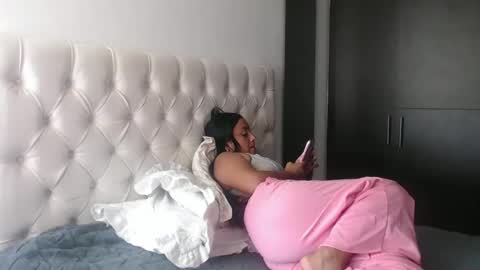 Snapshot of estefi1073162 chatting on March 2025 04:13:02 PM valeria online show from March 2025 04:13:02 PM