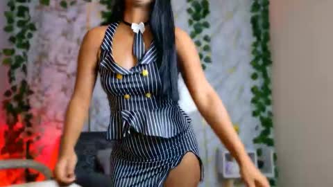 estefymarquez online show from May 2026 07:00:02 PM