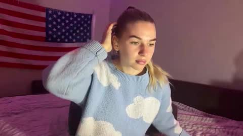 Snapshot of ester_vixen chatting on December 2025 06:17:01 PM Ester online show from December 2025 06:17:01 PM