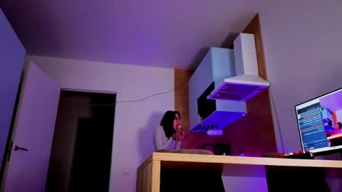 Ester online show from April 2026 11:21:02 AM