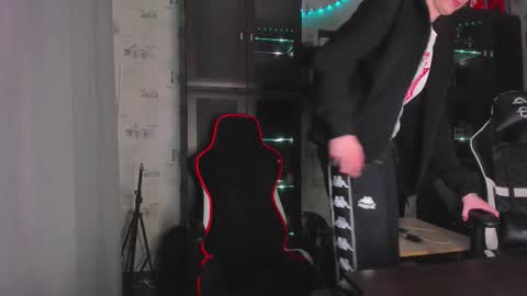 LOUIS online show from November 2025 07:12:02 PM