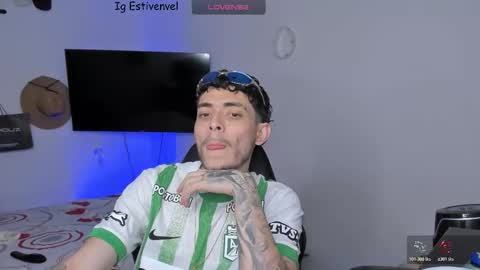 estivenvel online show from November 2025 06:29:01 PM