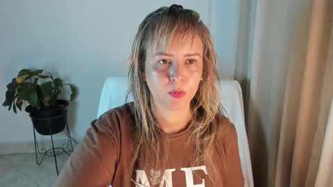 - E S T R E L L A  M I L F - online show from October 2025 04:11:01 AM