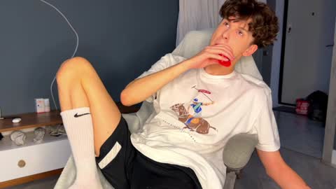 Snapshot of estremecerse chatting on December 2024 12:59:02 PM Alex online show from December 2024 12:59:02 PM