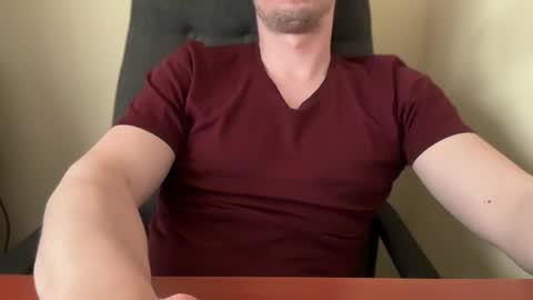 Snapshot of etat_on chatting on May 2026 05:21:01 PM Tom online show from May 2026 05:21:01 PM