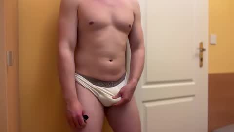 Snapshot of etat_on chatting on May 2026 01:00:02 AM Tom online show from May 2026 01:00:02 AM