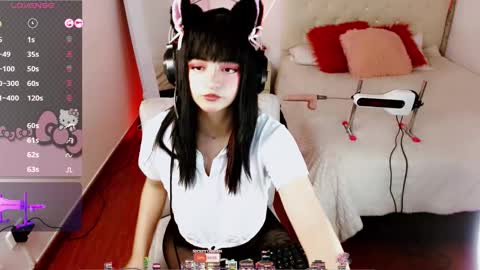 Snapshot of eternal_moonqs chatting on November 2025 08:36:02 PM Moon online show from November 2025 08:36:02 PM