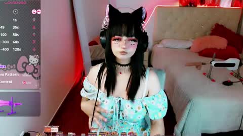 Snapshot of eternal_moonqs chatting on November 2025 08:00:01 PM Moon online show from November 2025 08:00:01 PM
