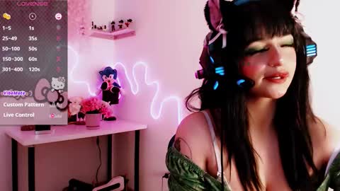Snapshot of eternal_moonqs chatting on January 2026 10:35:01 PM Moon online show from January 2026 10:35:01 PM