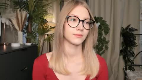 Snapshot of eternity_cuite chatting on October 2025 05:50:02 AM Natalie online show from October 2025 05:50:02 AM