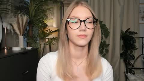 Snapshot of eternity_cuite chatting on October 2025 04:57:02 AM Natalie online show from October 2025 04:57:02 AM