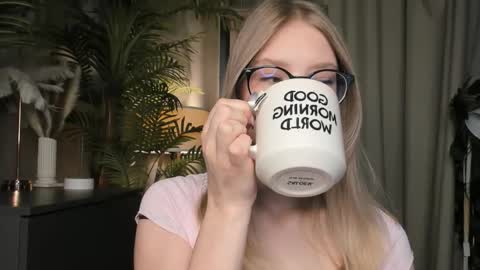 Natalie online show from November 2025 05:49:01 AM