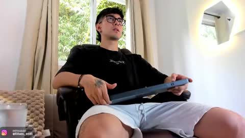 etham_wolf1 online show from April 2026 06:06:01 PM