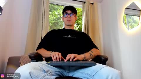 etham_wolf1 online show from June 2026 06:13:01 PM