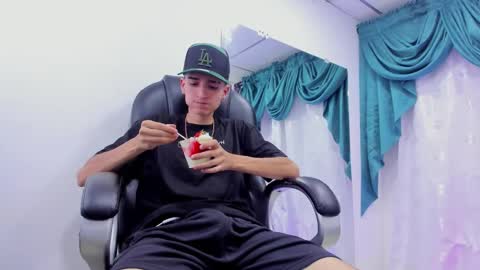 Snapshot of ethan_boy_ chatting on December 2024 09:04:02 PM Ethan online show from December 2024 09:04:02 PM