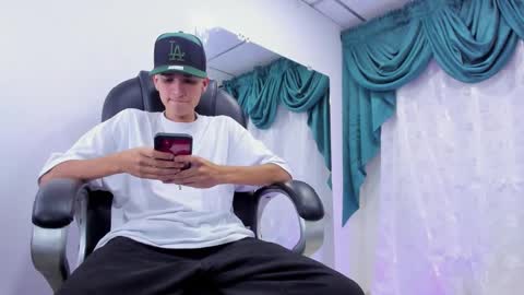 Snapshot of ethan_boy_ chatting on December 2024 09:29:02 PM Ethan online show from December 2024 09:29:02 PM