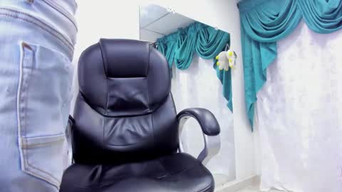 Snapshot of ethan_boy_ chatting on February 2025 11:28:02 PM Ethan online show from February 2025 11:28:02 PM