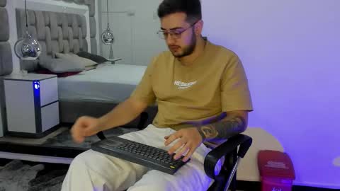 ethan_greys online show from December 2025 04:07:02 AM