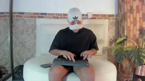 Snapshot of ethan_helmut chatting on December 2024 10:34:02 PM ethan helmut online show from December 2024 10:34:02 PM