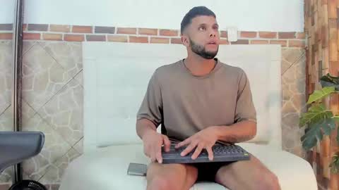 Snapshot of ethan_helmut chatting on December 2024 07:43:02 PM ethan helmut online show from December 2024 07:43:02 PM