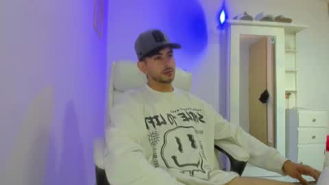 Snapshot of ethan_mullers1 chatting on January 2025 08:21:01 PM Ethan Muller online show from January 2025 08:21:01 PM