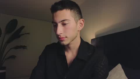 Snapshot of ethan_skiny_ chatting on January 2025 04:02:02 AM Joan online show from January 2025 04:02:02 AM