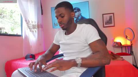 ethan travis online show from December 2025 08:28:02 PM