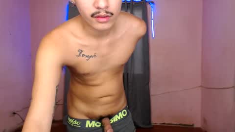 Snapshot of ethan_uwuxx chatting on February 2025 10:29:02 PM DAVE online show from February 2025 10:29:02 PM