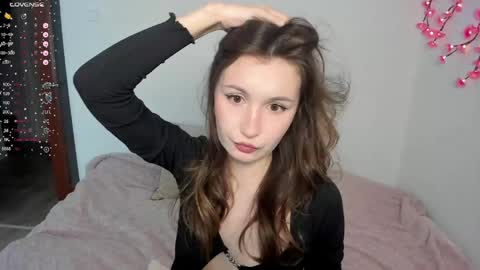 Veronica Tiia Lilith left to right online show from April 2026 09:41:02 PM