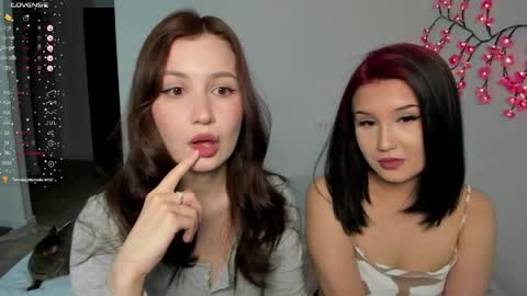 Veronica Tiia Lilith left to right online show from April 2026 08:11:02 PM