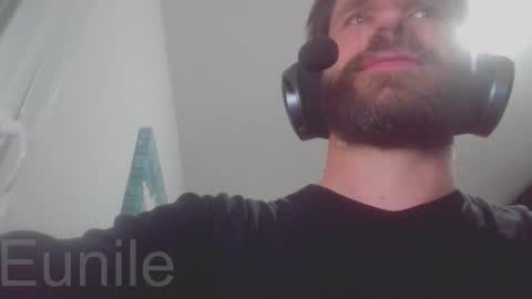 eunile online show from May 2026 07:00:01 PM