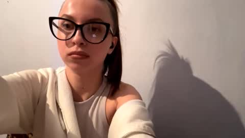 Snapshot of eurakilarjian chatting on February 2026 04:18:01 PM lIlianna online show from February 2026 04:18:01 PM