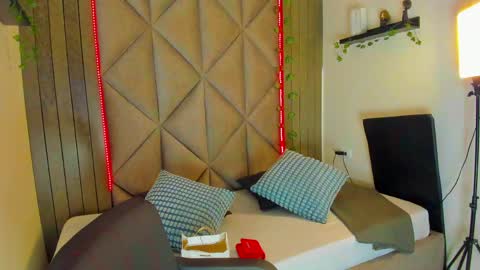 EVA DAEMON  online show from May 2026 12:00:01 PM