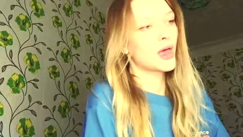 Snapshot of eva_eyre chatting on June 2026 06:40:01 AM Evvie online show from June 2026 06:40:01 AM