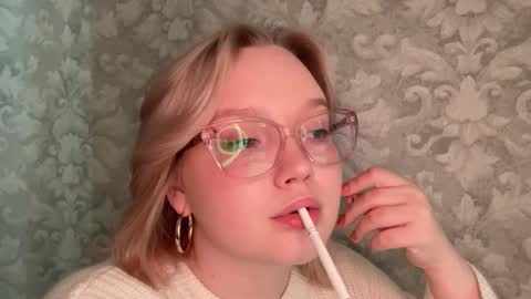 eva_kittenn online show from September 2025 04:11:02 AM