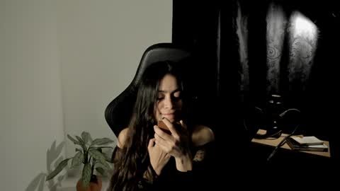 Snapshot of eva_monn chatting on December 2024 01:29:01 AM eva_monn online show from December 2024 01:29:01 AM