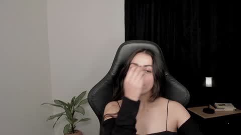 Snapshot of eva_monn chatting on January 2025 11:08:01 PM eva_monn online show from January 2025 11:08:01 PM