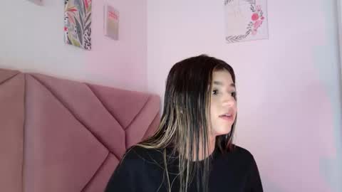 Snapshot of eva_sin18 chatting on October 2025 11:04:01 PM Eva Sin online show from October 2025 11:04:01 PM