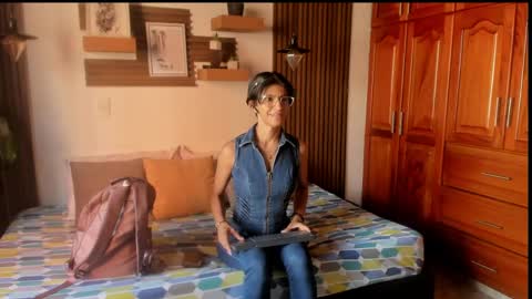 Snapshot of evaa_campbell chatting on June 2026 01:02:02 PM Eva online show from June 2026 01:02:02 PM