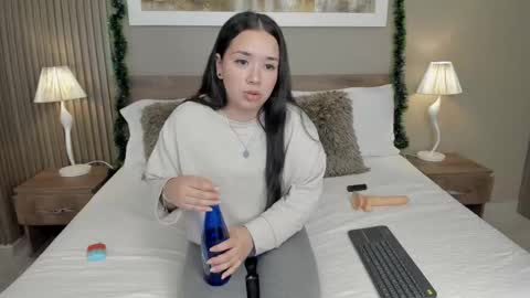 Snapshot of evaarae chatting on December 2025 08:58:01 PM Eva online show from December 2025 08:58:01 PM