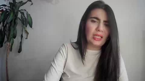 Snapshot of evacollins12 chatting on February 2025 09:31:01 PM evacollins12 online show from February 2025 09:31:01 PM
